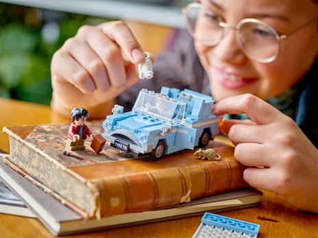 LEGO Harry Potter (76424). Ford Anglia Volante - 5