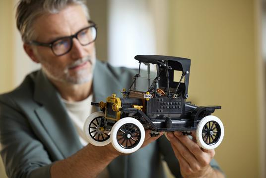 LEGO Icons (11376). Ford Model T - 4